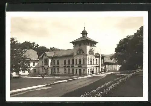 AK Dolní Lipová, Gebäude am Park