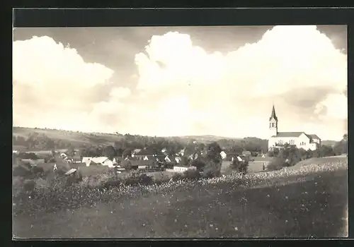 AK Mikulovice u Jeseníku, Blick von Wiese auf Kirche