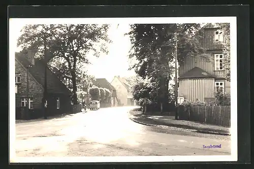 Foto-AK Isenbüttel, Strassenpartie mit Gebäudeansicht