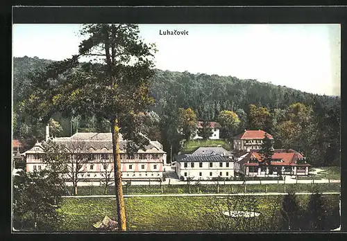 AK Luhacovice, Teilansicht mit Bergwald