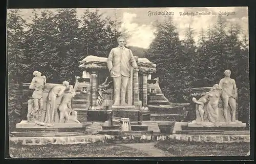 AK Freiwaldau, Priessnitz-Denkmal im Stadtpark