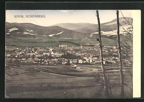 AK Mähr. Schönberg, Totalansicht mit Gebirgslandschaft