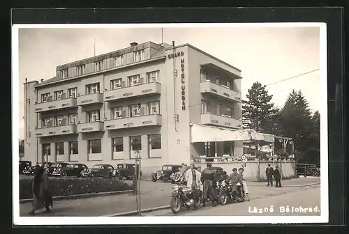 AK Lázne Belohrad, Grand Hotel Urban mit Terrasse, Motorräder