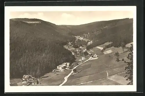 AK Zákouti v Orlichkých Horách, Hauptstrasse durch den Ort