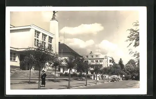 AK Lázne Belohrad, Strasse an der Kirche