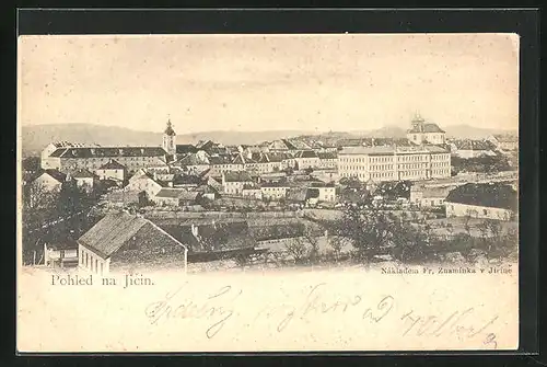 AK Jitschin / Gitschin / Jicin, Gesamtansicht der Stadt mit Kirchturm