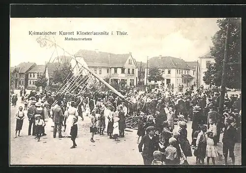 AK Klosterlausnitz /Thür., Menschenmenge beim Maibaumsetzen