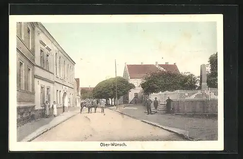 AK Ober-Wünsch, Gasthaus zum Goldnen Ring, Strassenpartie mit Denkmal