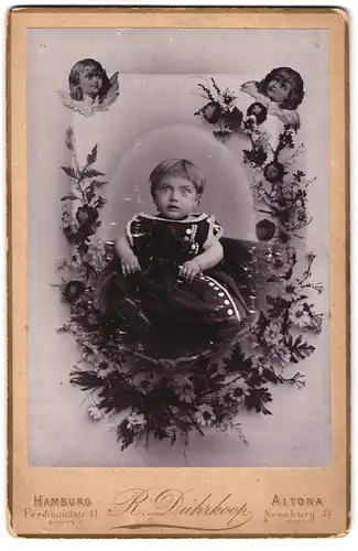 Fotografie R. Dührkoop, Hamburg, Ferdinandstr. 43, Portrait Kleinkind schaut mit weit aufgerissenen Augen in die Kamera