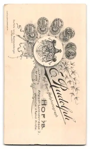 Fotografie E. Rudolph, Hof i. B., Portrait Mädchen im schwarzen Kleid mit Bibel zur Kommunion