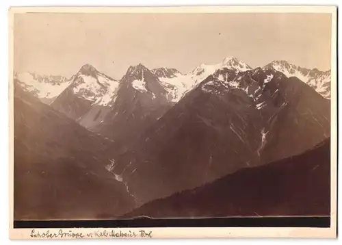 Fotografie unbekannter Fotograf, Ansicht Lesachtal, Panorama mit Gebirgszug der Schobergruppe in den Ostalpen