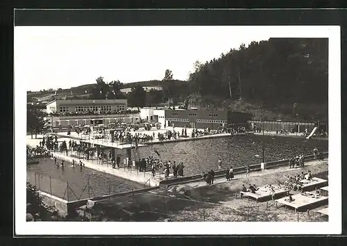 AK Nachod, Gesamtansicht des Schwimmbades mit Besuchern