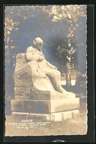 AK Horice, Blick auf Statue mit Bäumen