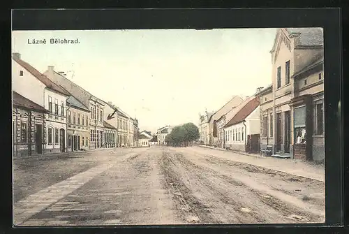 AK Lázne Belohrad, Strassenpartie mit Geschäften