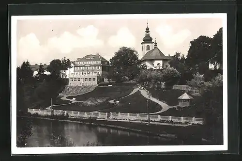 AK Rokitnitz / Rokytnice v Orlickych Horach, Pension Sonnenhof am Park mit Kirche