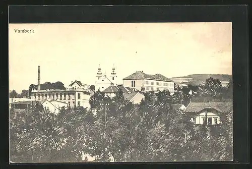 AK Vamberk, Blick über Bäume auf Stadt