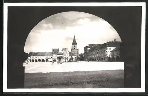 AK Jitschin / Gitschin / Jicin, Blick durch Bogen auf Hauptplatz