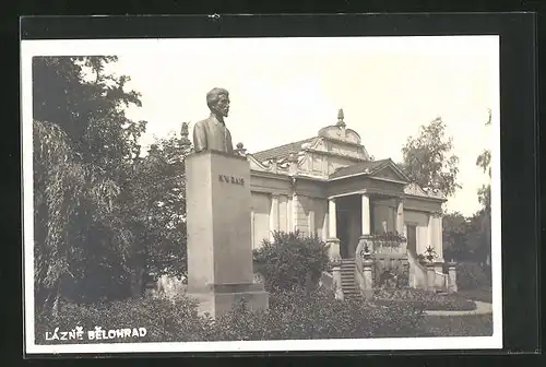 AK Lázne Belohrad, Denkmal an Gebäude mit Garten