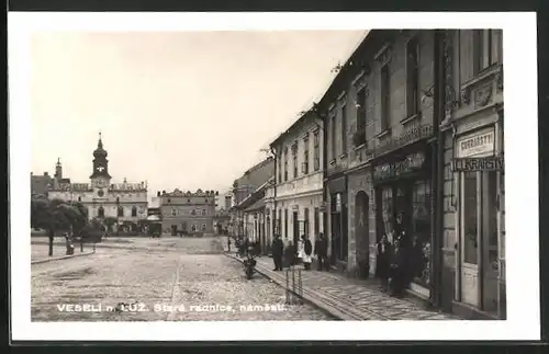 AK Veselí n. L., Stará radnice, Námestí