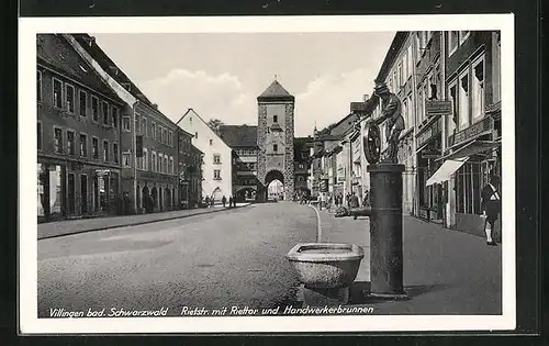 AK Villingen /bad. Schwarzwald, Rietstrasse mit Riettor und Handwerkerbrunnen