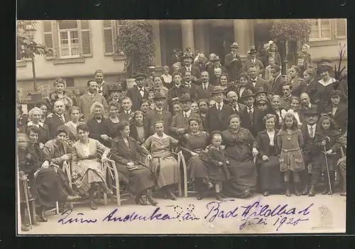 Foto-AK Bad Wildbad, Gruppenfoto von grosser Personengruppe in Sonntagskleidung