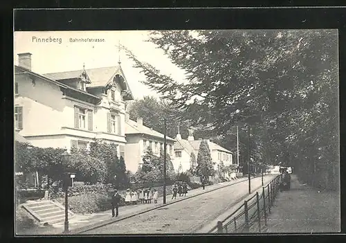 AK Pinneberg, Mädchenschar in der Bahnhofstrasse