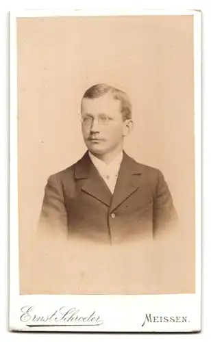 Fotografie Ernst Schroeter, Meissen, Ansicht Meissen, Blick zum Dom, Rückseitig Herr mit Brille im Portrait