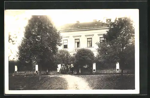 Foto-AK Lupenice, Skola, Ansicht der Schule