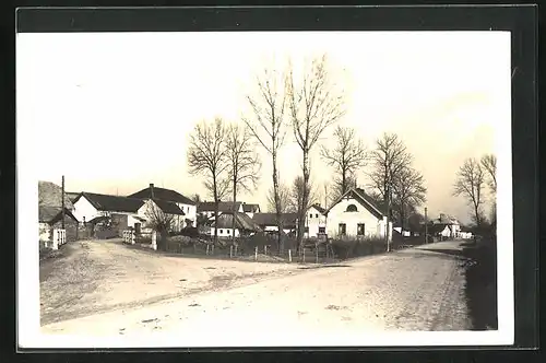 AK Semechnice, Strassengabelung im Ort