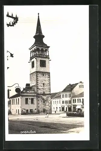 AK Dobruska, Ortspartie mit Turm