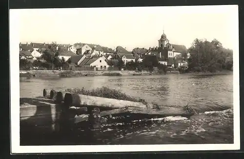 AK Týn n. Vlt., Blick über den Fluss auf die Ortschaft