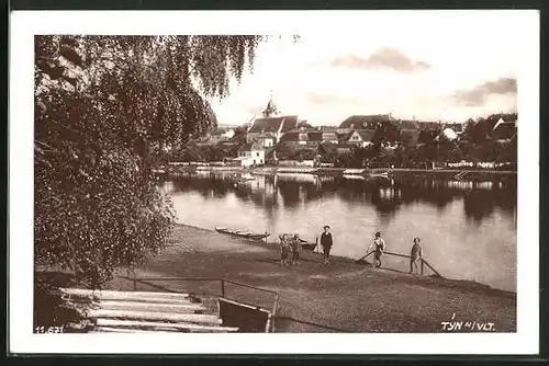 AK Týn n. Vlt., Blick über den Fluss zur Ortschaft