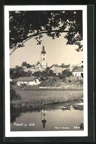 AK Veselí n. Luz., Kirche vom See gesehen