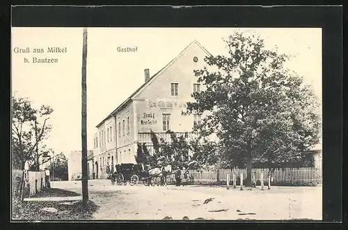 AK Milkel b. Bautzen, Strassenpartie am Gasthof, Kutsche