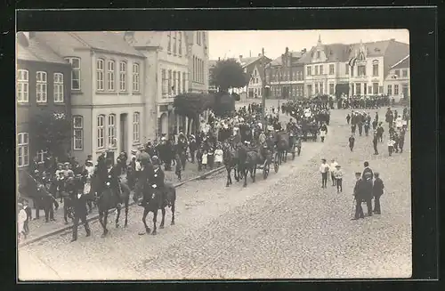 Foto-AK Husum, Hochzeit 1906, Strassenfestzug