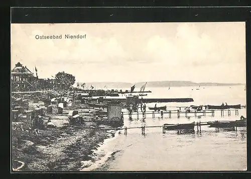 AK Niendorf, Strand mit Stegen