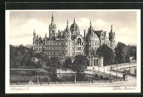 AK Schwerin, das Schloss zur Stadtseite