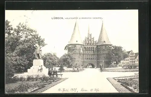 AK Lübeck, Holstentor und Bismarck-Denkmal