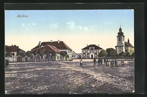 AK Malsice, Grosser Marktplatz mit Kirche und Rathaus