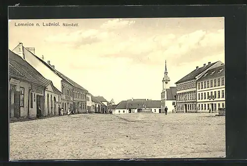 AK Lomnice n. Luznicí, Hauptplatz mit Kirche