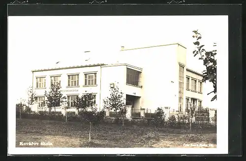 AK Korávov, Schulgebäude Haupteingang