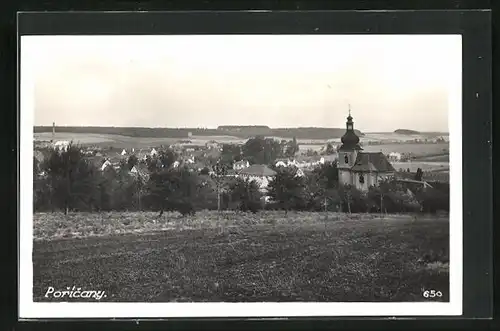 AK Porícany, Stadt von Anhöhe gesehen, Kirche