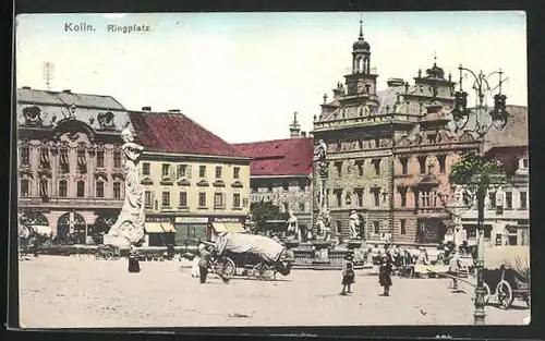 AK Kolin, Ringplatz mit Denkmal und Geschäften