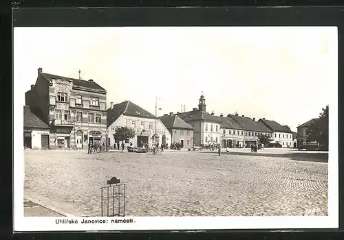 AK Uhlirske Janovice, Nàmesti