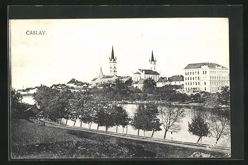 AK Tschaslau / Caslav, Ortsansicht mit Kirche aus der Vogelschau