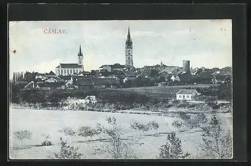 AK Tschaslau / Caslav, Ortsansicht mit Kirche aus der Vogelschau