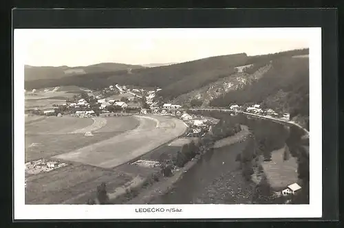 AK Ledecko n. Sáz., Ortsansicht aus der Vogelschau