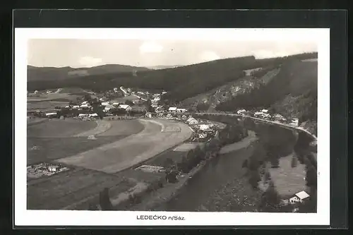 AK Ledecko n. Sáz., Ortsansicht aus der Vogelschau