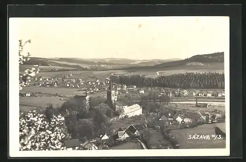 AK Sázava n. Sáz., Ortsansicht mit Kirche