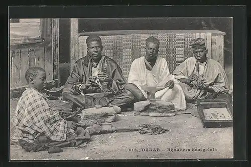 AK Dakar, Bijoutiers Sènègalais, afrikanische Händler mit Edelstein